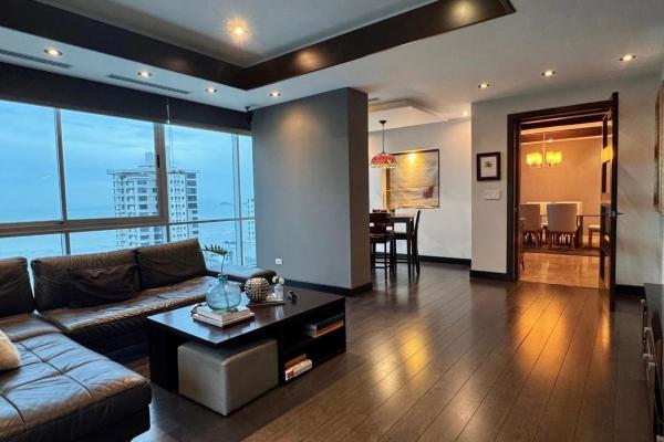 Penthouse 397m2 two floors full of light sea views