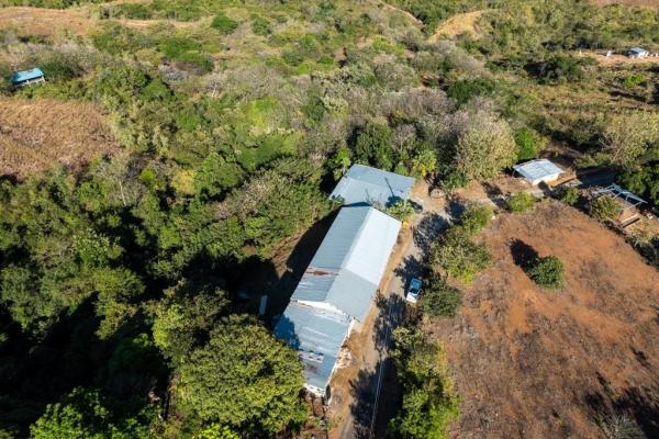 Finca de desarrollo de 26 hectáreas con vistas al océano y a la montaña.