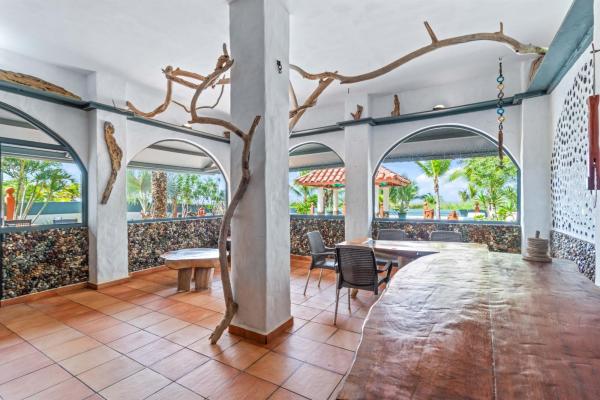 3 story beachfront house in la barqueta
