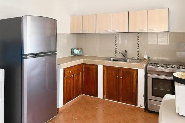 Casa en pedasí con área independiente para huéspedes