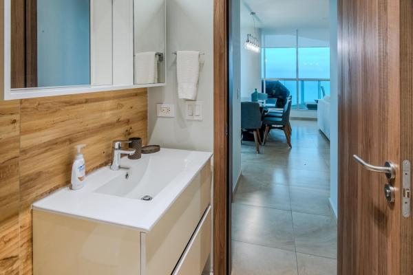 Apartamento frente al mar en ph royal palm, nueva gorgona