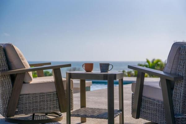Casa moderna con vista al mar en andromeda estates pedasi