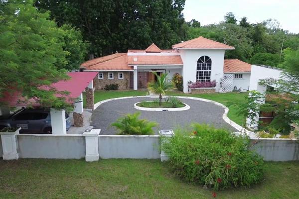 4 bedroom house with private pool and jacuzzi