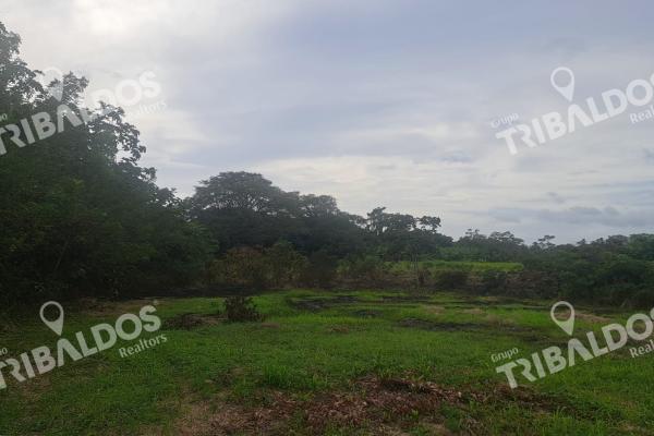 Venta de terreno en juan hombron con edificación