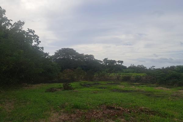 Venta de terreno en juan hombron con edificación