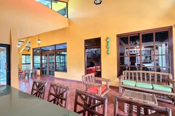 Se vende casa en altos de cerro azul