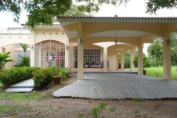 Venta de casa con terreno en coloncito, chame