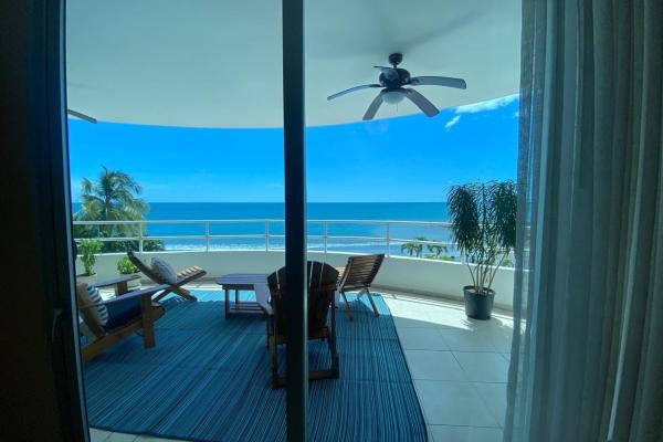 Apartamento frente al mar en coronado bay: dos estudios fusionados