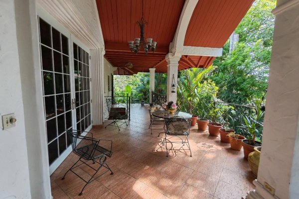 Sale of house in albrook