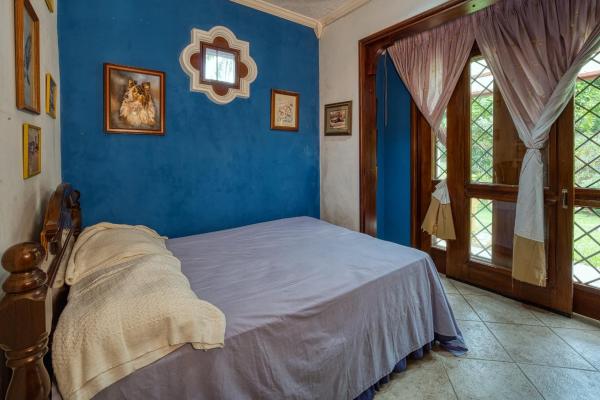 Finca residencial de 3,69 hectáreas con lagos, río y bosque.