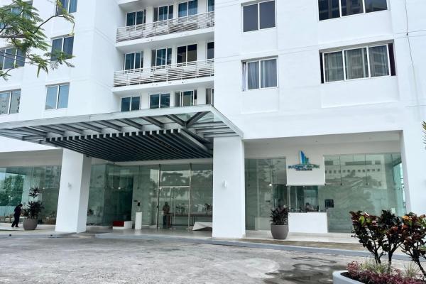 Bank sells ph pacific park tower, edison park