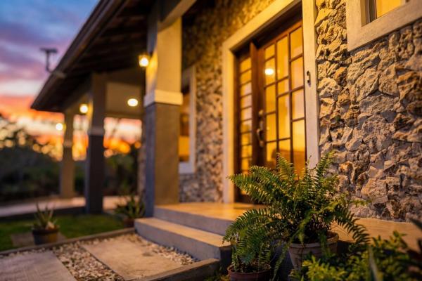 Modern furnished 2-bedroom home in boquete