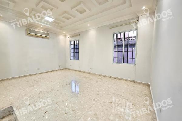 Venta de amplia casa en altos de panama con piscina propia por debajo de avaluo