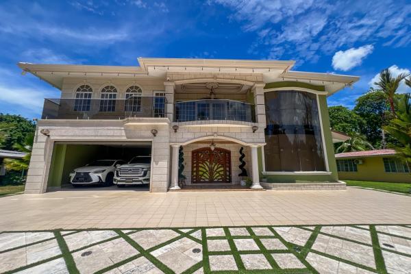 Se vende casa en urbanización margarita, colón