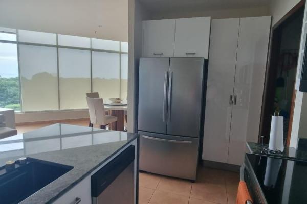 Ocean view apartment with golf access in coronado