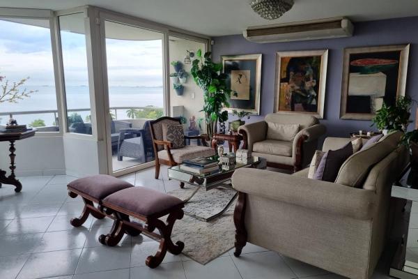 Spectacular apartment with ocean view for sale