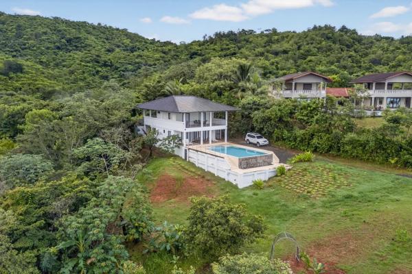 Turnkey ocean-view luxury villa in sea view hills