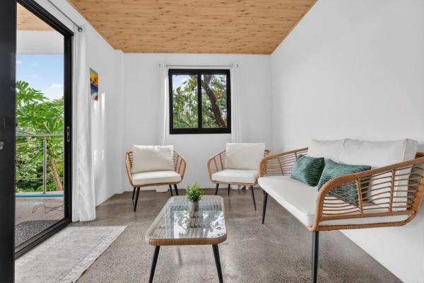 Turnkey ocean-view luxury villa in sea view hills