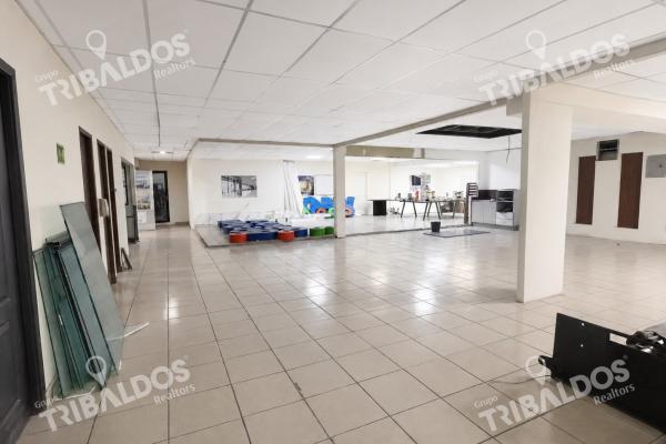 Commercial warehouse for sale in río abajo