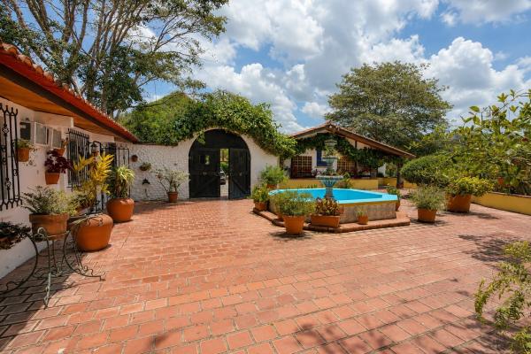 Venta de residencia tipo hacienda con ríos y senderos vía al valle de antón