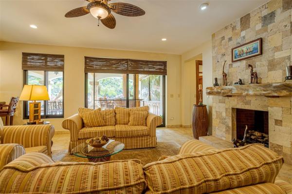 Luxurious estate residence in valle escondido