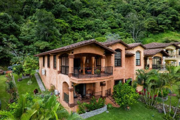 Villa with views in valle escondido boquete panama