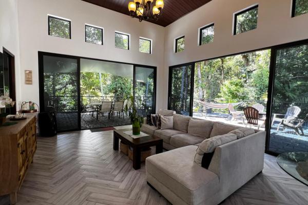 Mountain view home in altos del maria