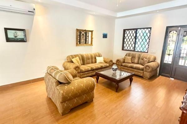 Se vende casa con amplio terreno en coronado, club del golf