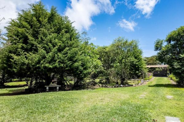 Highland home with 2 hectares in volcan