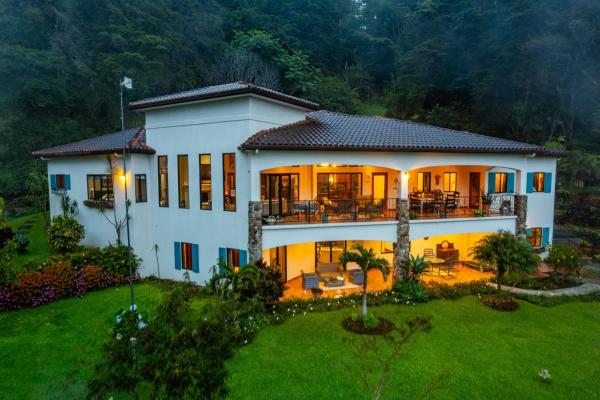 Elegant 4-bedroom furnished estate in boquete