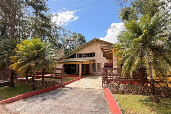 House for sale in altos de cerro azul