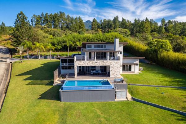 3-bedroom home for sale in lucero