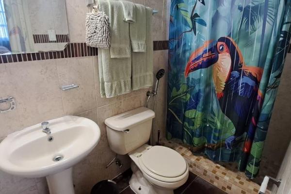 4 bedroom house with private pool and jacuzzi