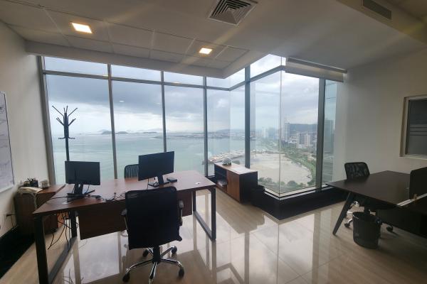 Se alquila oficina amoblada en bicsa