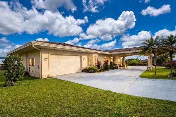 Three-bedroom home for sale in alto boquete