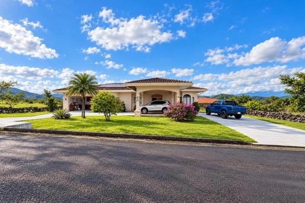 Casa de tres habitaciones en venta en alto boquete