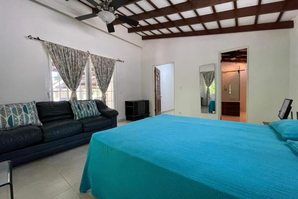 Casa para venta en el corazón de coronado!