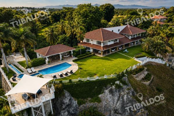 Terreno para desarrollo al lado del hotel gran evenia bijao, frente al mar