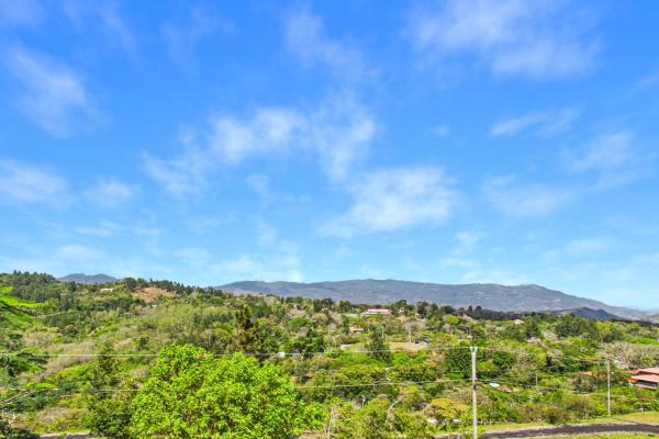 Casa con vistas a la montaña y al océano en venta en sora