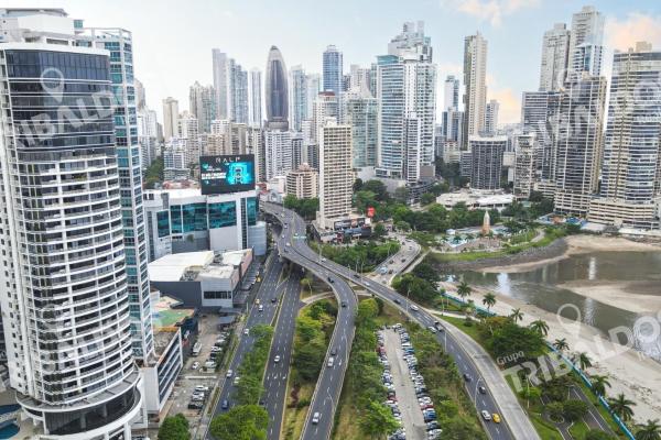 Venta de oficina amoblada en bicsa | 455 m² | 8 parkings | vista a la bahia