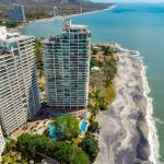 Beachfront living condo gorgona close to coronado