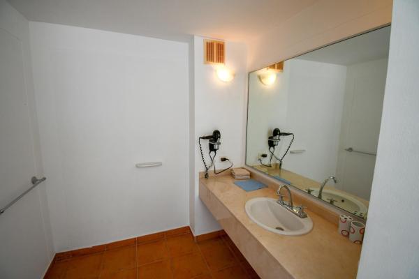 Casa adosada amueblada de cuatro recámaras cerca de la playa