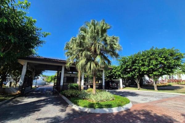 House for sale in paseo del norte