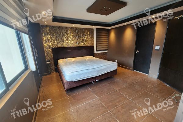Sale of apartment in cibeles building, villa de las fuentes