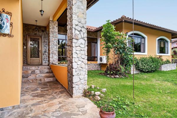 Casa los molinos boquete con amplia terraza
