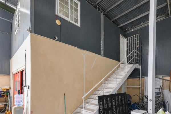 Venta de galera con mezzanine en pacora