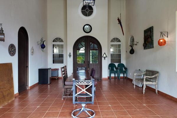 Spacious home for sale in altos del maria with pan