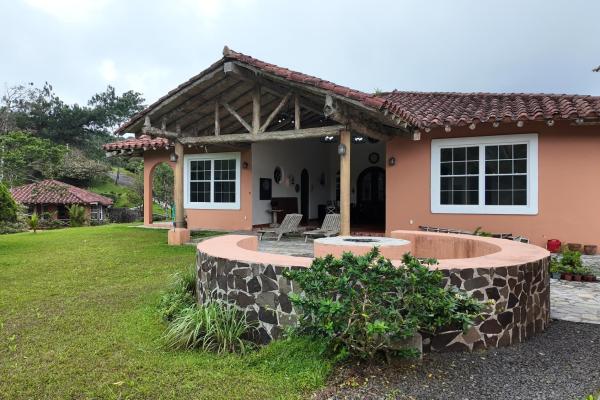 Spacious home for sale in altos del maria with pan