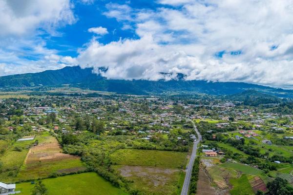 Flat road-front lot for sale in volcan