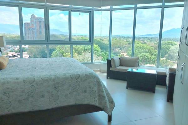 Apartamento en venta con vistas al campo de golf oceano y montana